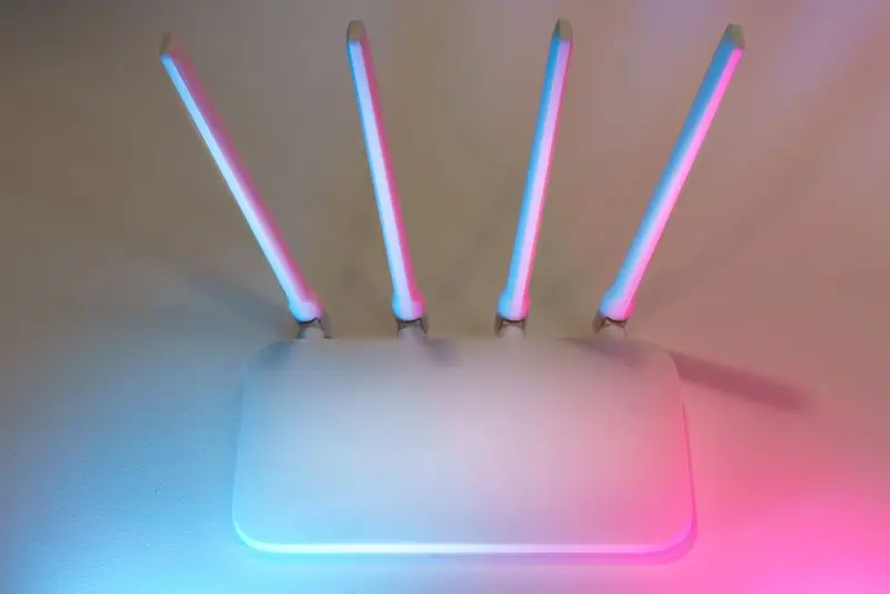 Router med kabel för stabil streaming på Android TV