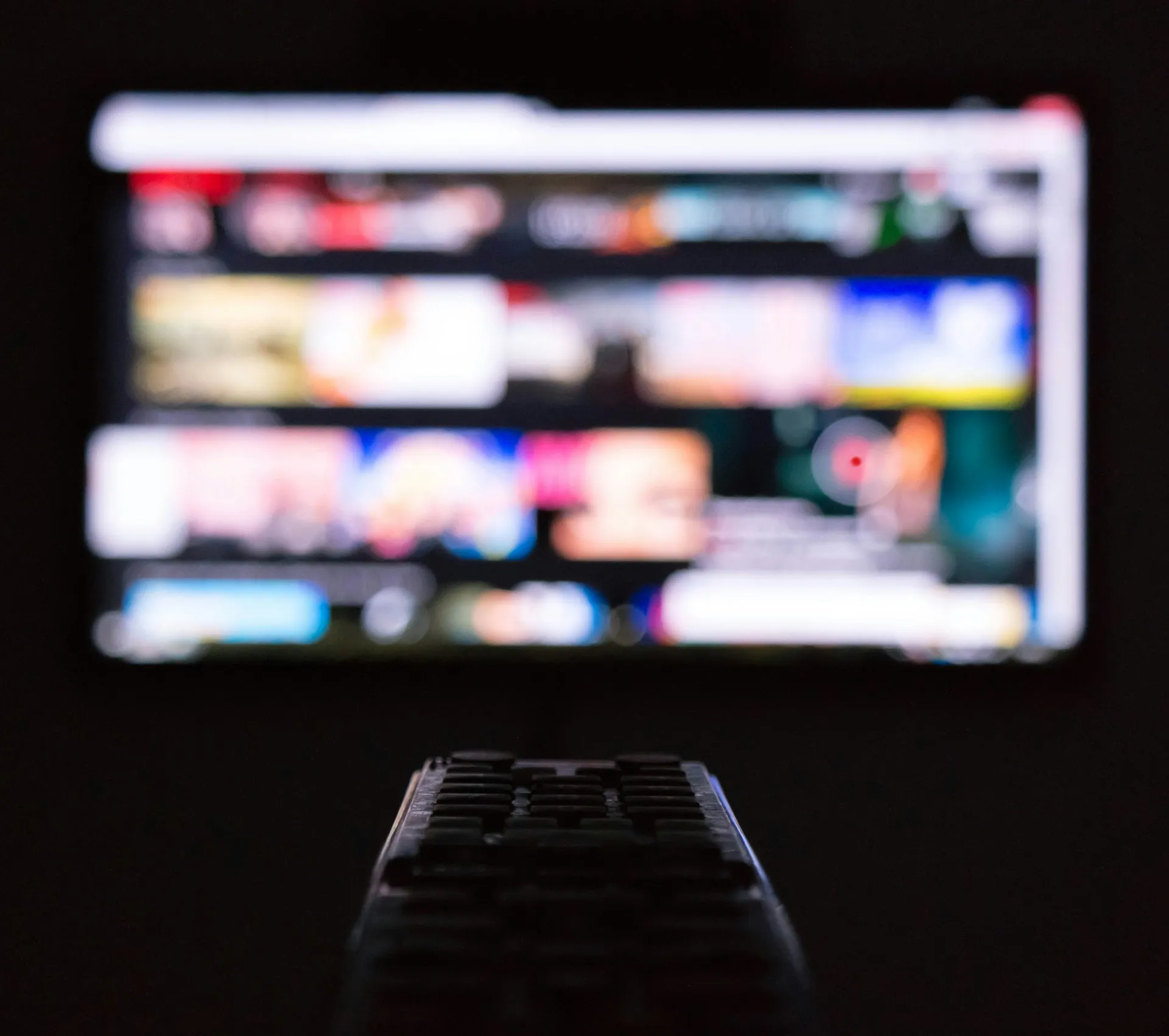 Testa IPTV på smart tv hemma i vardagsrummet